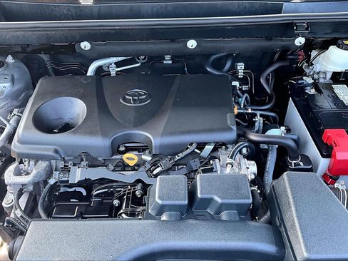 Used 2023 Toyota RAV4 LE AWD/4WD image 10