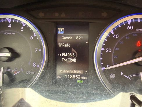 Used 2019 Toyota Highlander XLE FWD image 14