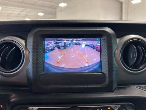 Used 2023 Jeep Wrangler Unlimited Sport image 32