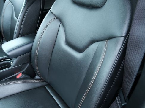 Used 2024 Jeep Compass Limited image 23