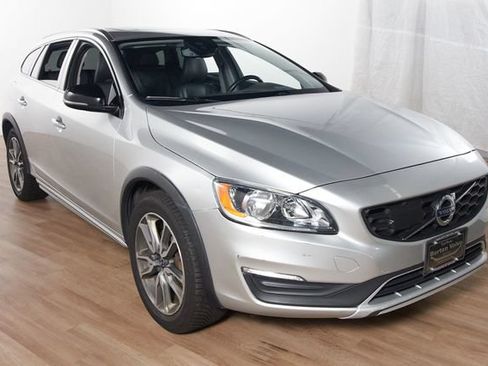 Used 2017 Volvo V60 T5 Cross Country w/ Convenience Package AWD/4WD image 3