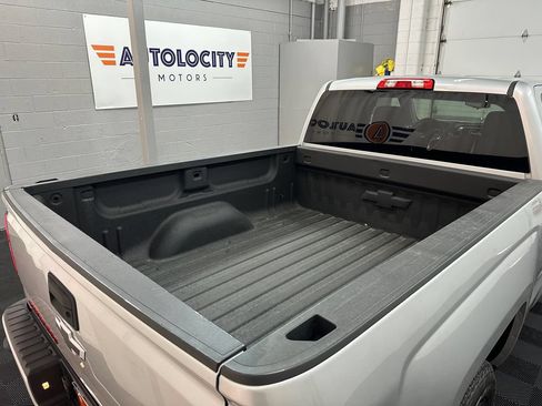 Used 2017 Chevrolet Silverado 1500 LT w/ Redline Edition AWD/4WD image 11