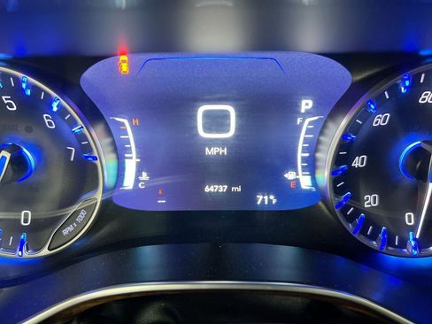 Used 2024 Chrysler Pacifica Limited FWD image 13