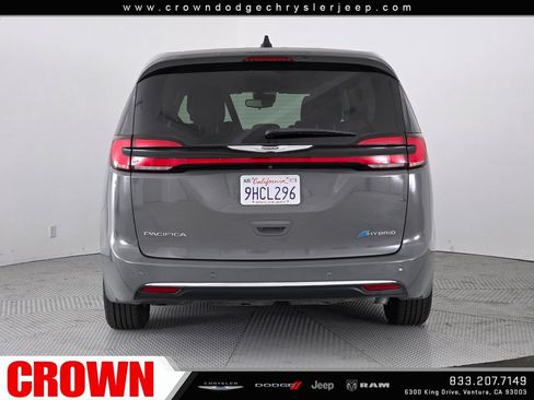 Used 2023 Chrysler Pacifica Touring-L FWD image 6