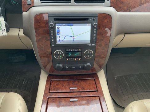 Used 2013 Chevrolet Avalanche LTZ image 35