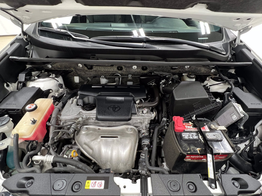 Used 2018 Toyota RAV4 SE w/ Power Extra Value Package AWD/4WD image 27