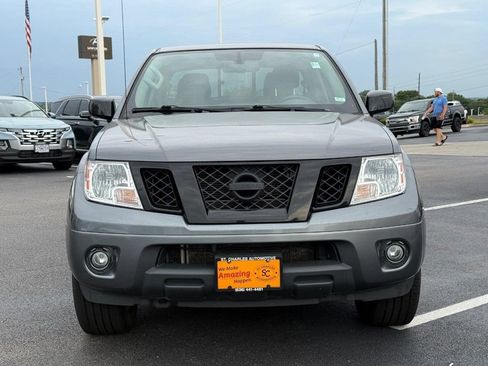 Used 2021 Nissan Frontier SV w/ Midnight Edition Floor Mats AWD/4WD image 9