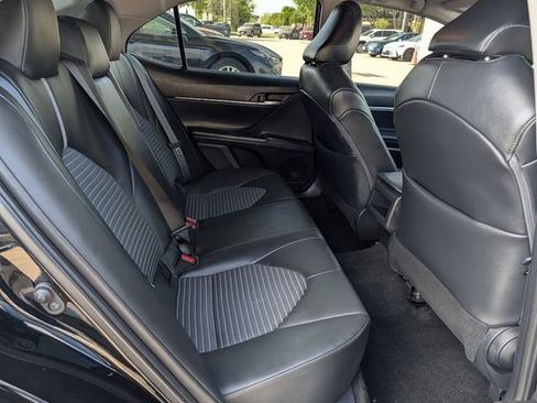 Used 2024 Toyota Camry SE image 9