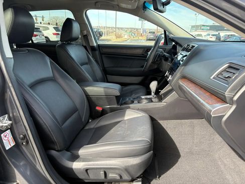 Used 2019 Subaru Outback 3.6R Limited image 16
