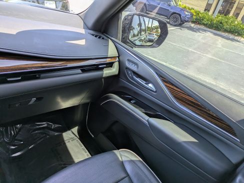 Used 2021 Cadillac Escalade Premium Luxury w/ LPO, Radiant Package AWD/4WD image 15