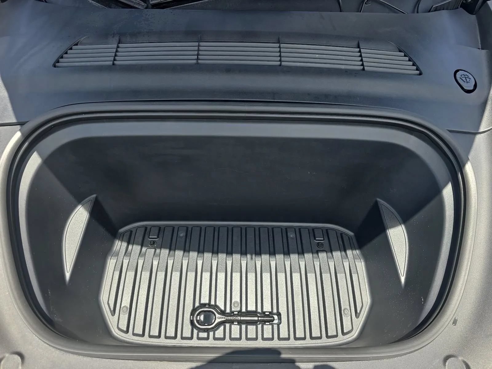 Used 2023 Tesla Model Y AWD image 10