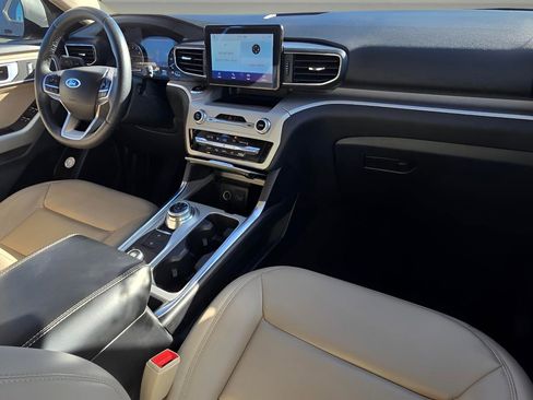 Used 2024 Ford Explorer XLT w/ Equipment Group 202A image 27