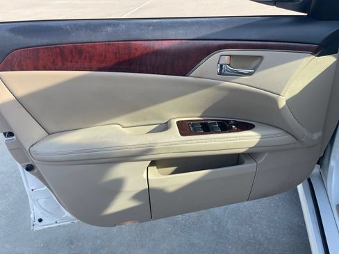 Used 2011 Toyota Avalon FWD image 23