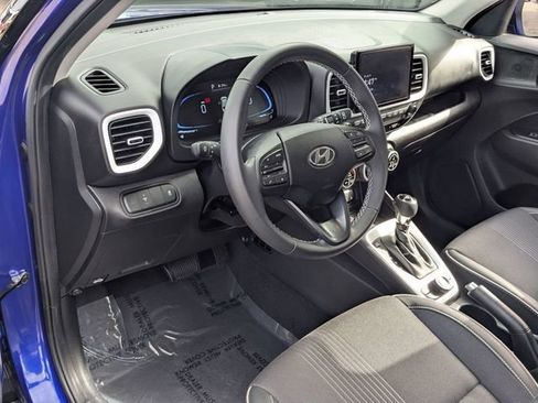 Used 2025 Hyundai Venue Limited FWD image 13