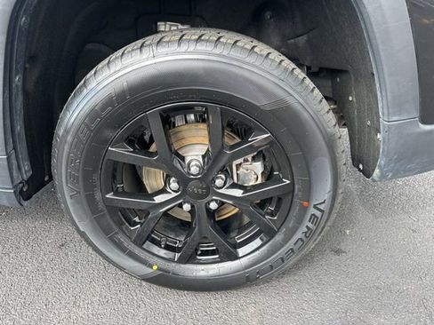 Used 2024 Jeep Grand Cherokee Altitude image 29