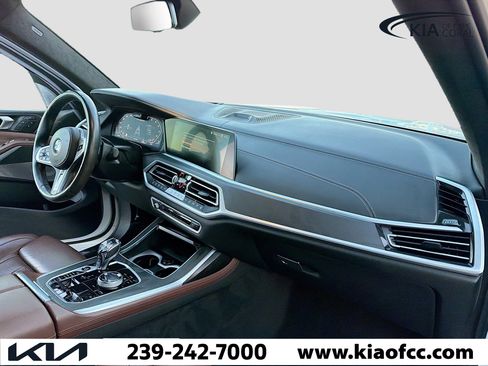 Used 2022 BMW X7 M50i image 13
