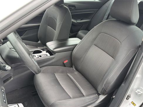 Used 2024 Nissan Altima 2.5 SV image 13