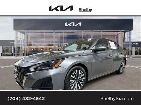 Used 2023 Nissan Altima 2.5 SV image 1