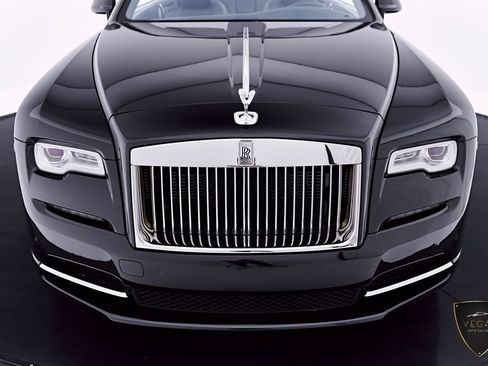 Used 2019 Rolls-Royce Dawn RWD image 28