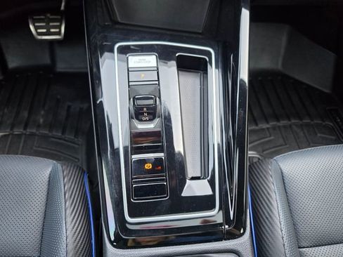 Used 2024 Volkswagen Golf R AWD/4WD image 45