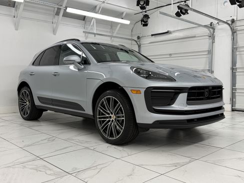 Certified 2026 Porsche Macan AWD/4WD image 10