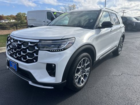 Certified 2025 Ford Explorer Platinum w/ Ultimate Package image 8