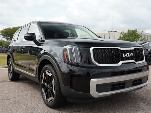 Used 2024 Kia Telluride EX w/ EX Captain's Chair Package FWD image 7