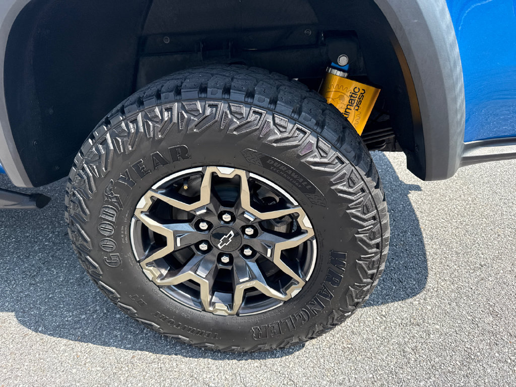 Used 2024 Chevrolet Colorado ZR2 w/ ZR2 Convenience Package III AWD/4WD image 19