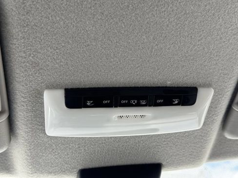 Used 2022 Nissan Kicks SR FWD image 19