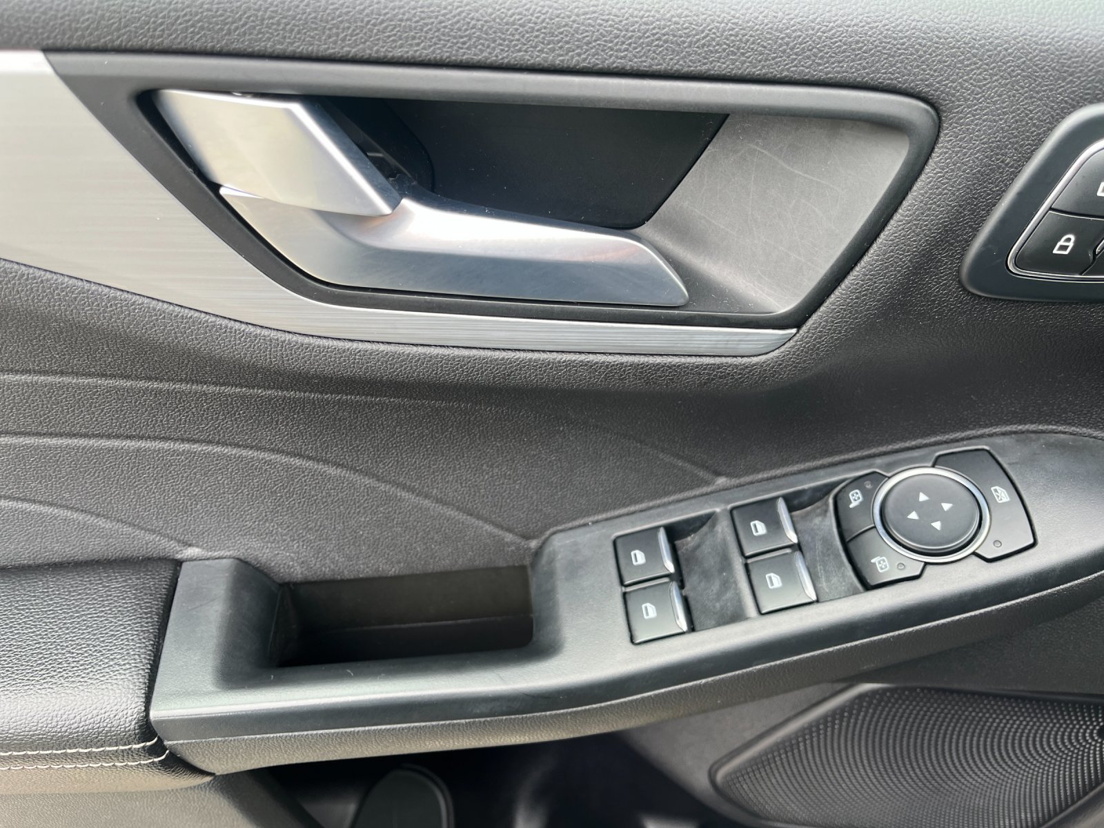 Used 2024 Ford Escape Platinum AWD/4WD image 11