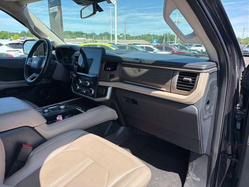 Used 2024 Ford Expedition Limited AWD/4WD image 10