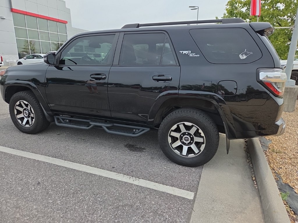 Used 2021 Toyota 4Runner TRD Off-Road Premium w/ Moonroof Package AWD/4WD image 4