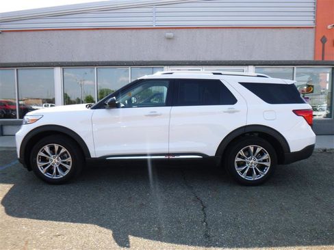 Used 2024 Ford Explorer Limited image 2