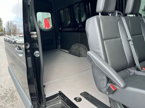 Used 2024 Mercedes-Benz Sprinter 2500 image 20