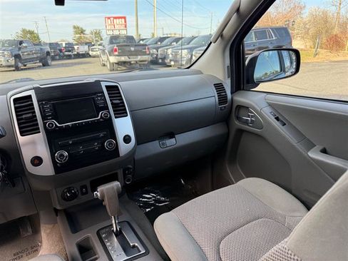 Used 2018 Nissan Frontier SV image 24