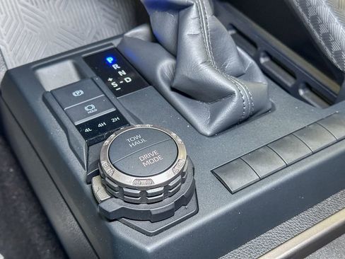 Used 2025 Toyota 4Runner SR5 image 41