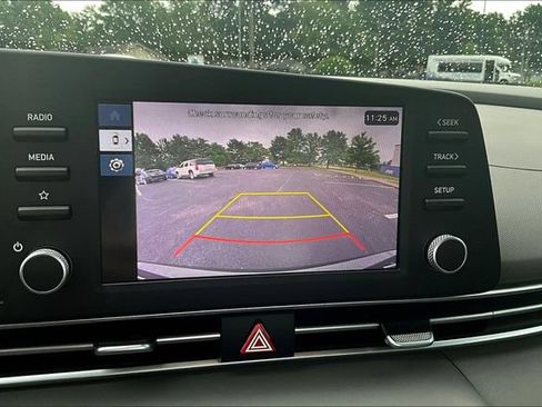 Used 2025 Hyundai Elantra SE FWD image 13