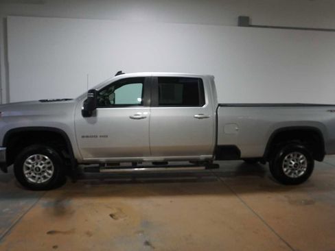 Used 2022 Chevrolet Silverado 2500 LT w/ Convenience Package image 2