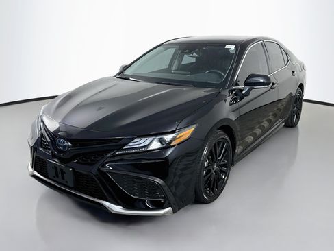 Used 2024 Toyota Camry XSE w/ Cold Weather Package FWD image 4