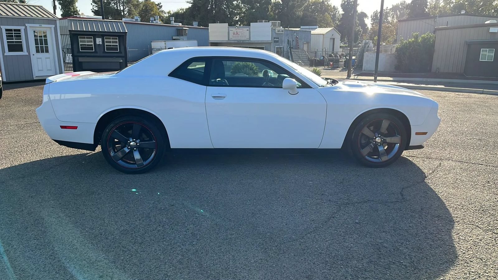 Used 2013 Dodge Challenger SXT RWD image 7