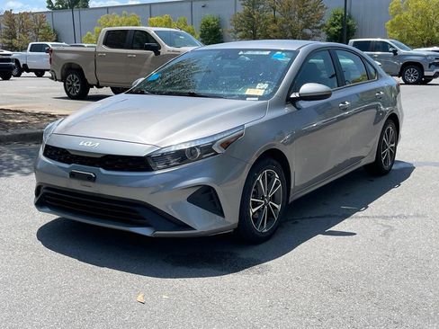 Used 2023 Kia Forte LXS FWD image 3