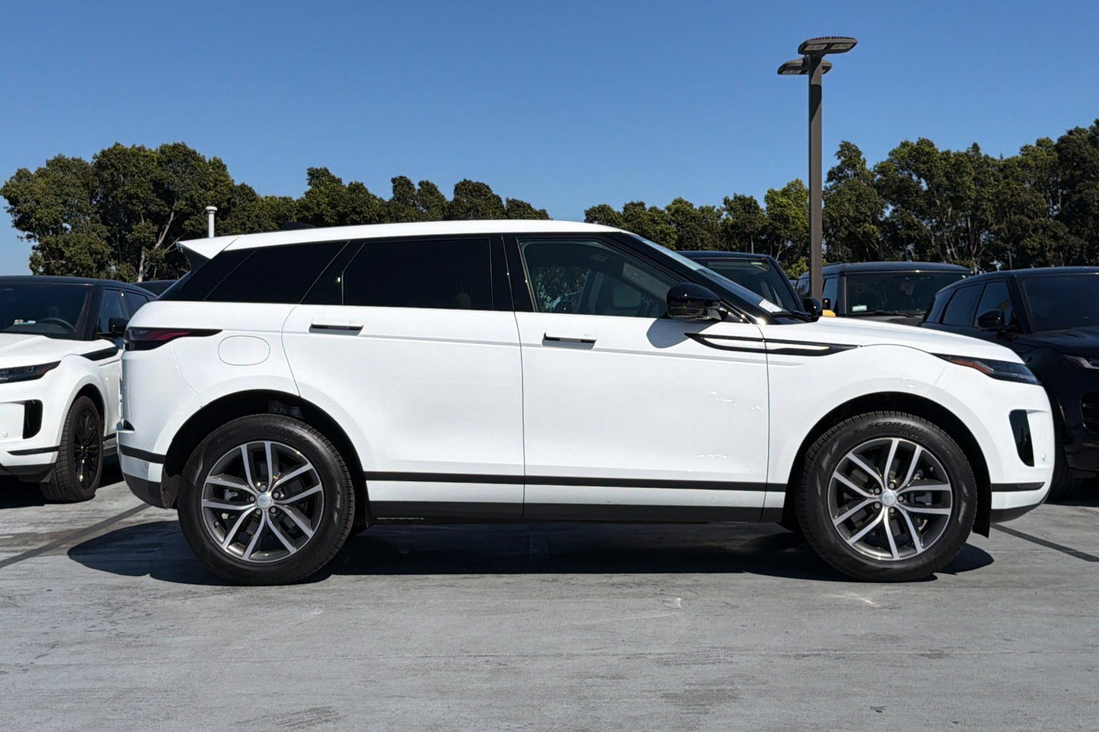 Used 2026 Land Rover Range Rover Evoque S AWD/4WD image 8