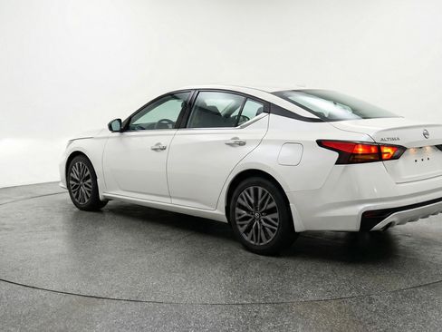 Used 2025 Nissan Altima 2.5 SV FWD image 6
