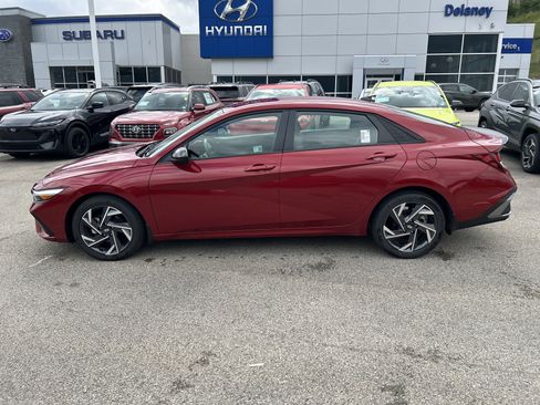 Used 2025 Hyundai Elantra Sport FWD image 18