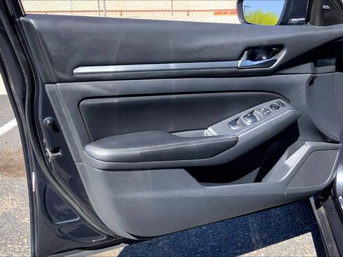 Used 2022 Nissan Altima 2.5 SV image 19