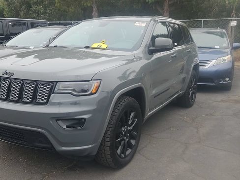 Used 2020 Jeep Grand Cherokee Altitude AWD/4WD image 5