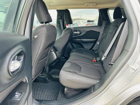 Used 2015 Jeep Cherokee Latitude w/ Cold Weather Group image 22