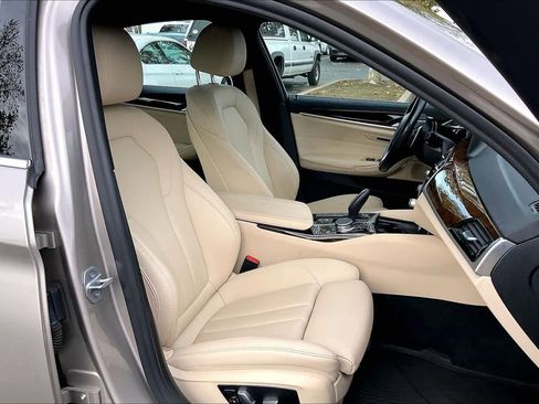 Used 2019 BMW 530i w/ Convenience Package image 10
