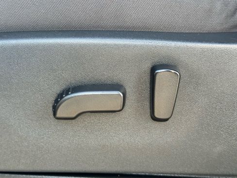 Used 2023 Nissan Frontier SV image 19