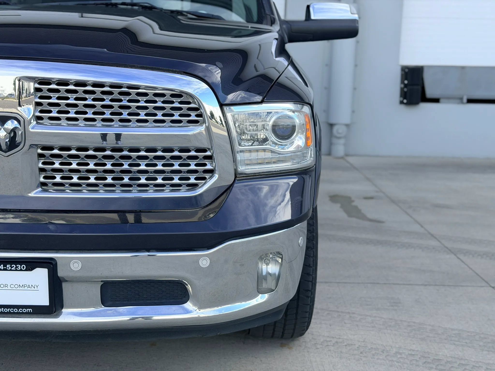 Used 2018 RAM 1500 Laramie w/ Convenience Group AWD/4WD image 9